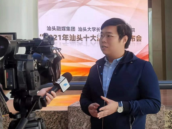 徐霄扬老师接受采访