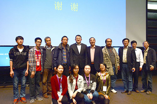 冯雪松、范院长与老师同学合影