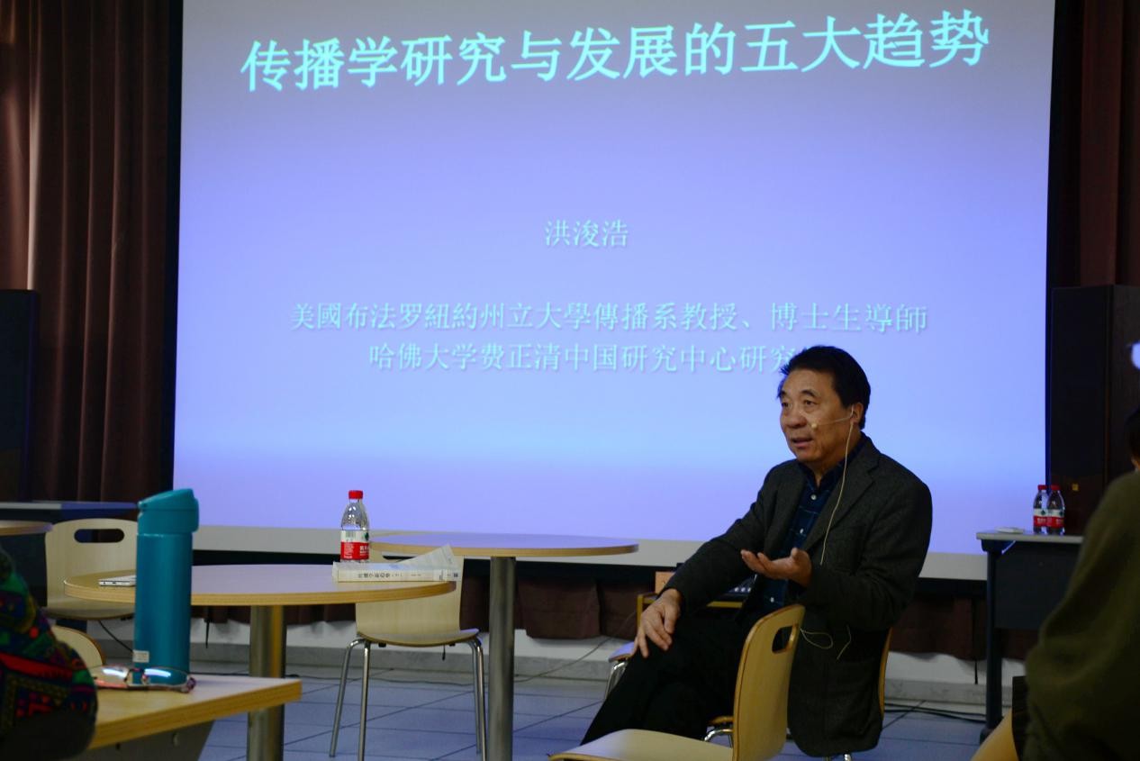 洪浚浩在演讲。(付玉梅摄) 洪浚浩