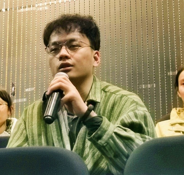 面对户外与环保的关系,同学提出疑问