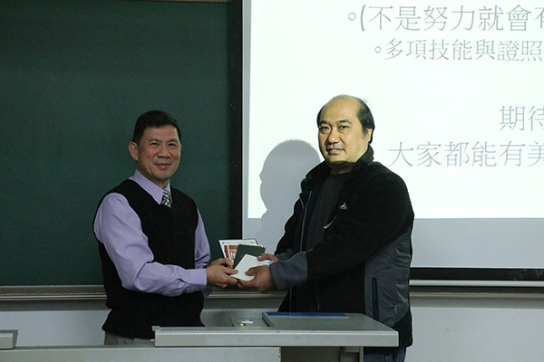 周庆祥教授与凌学敏老师在结束后合影 凡德华/摄