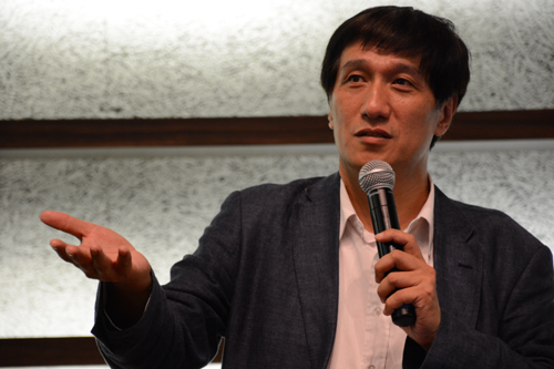 倪炎元院长在演讲(程程摄)