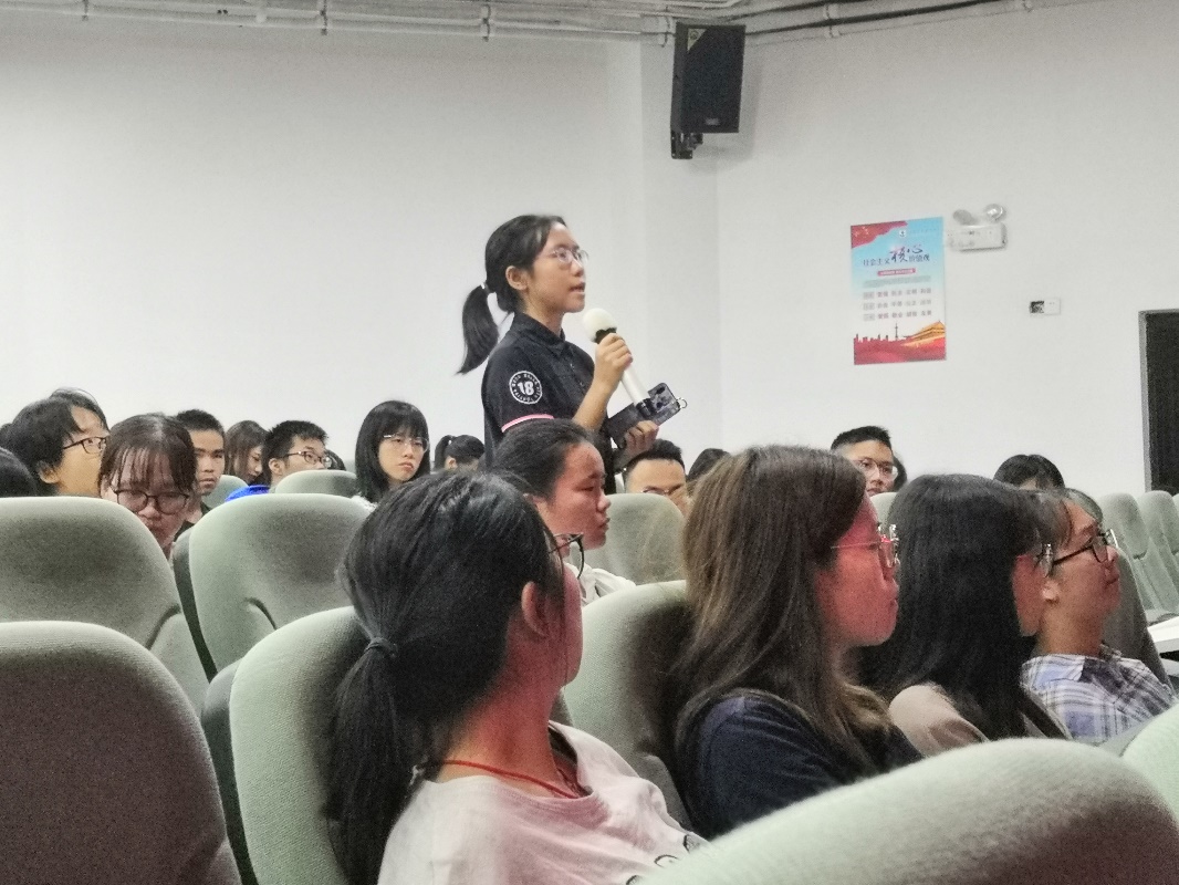 (积极发言提问的同学)