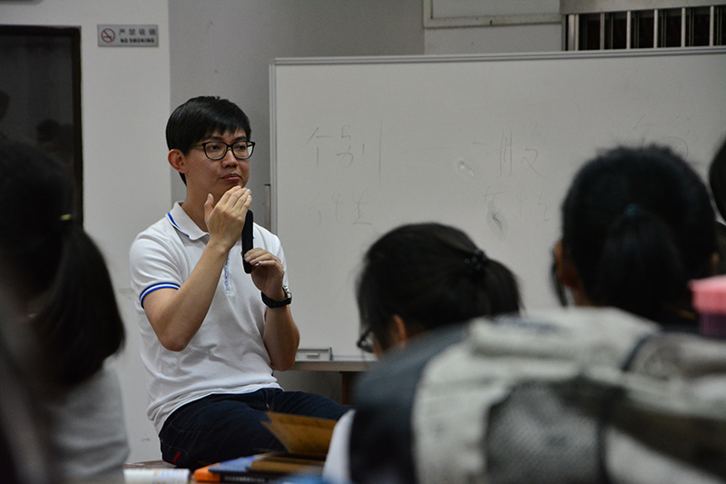 林璜校友与学弟学妹分享他的经历和心得