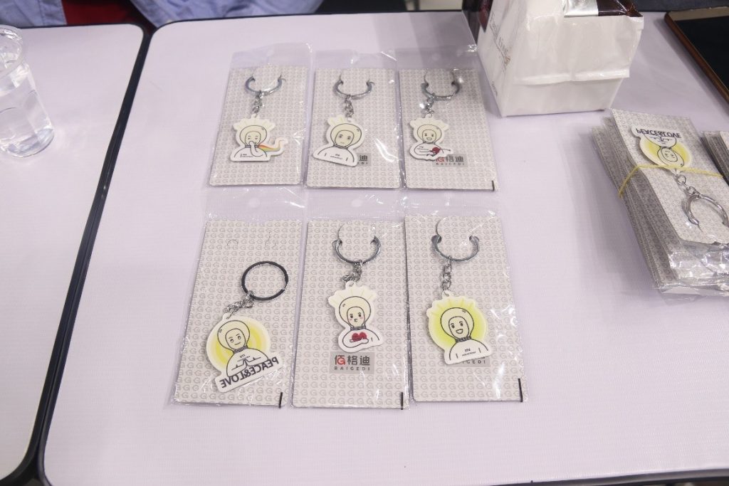 广告专业学生自主设计的产品 戴逸/摄