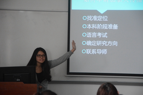 新闻学院学生任禾音(黄梓轩 摄)