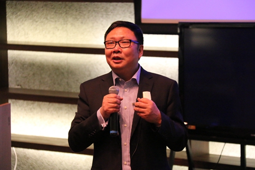 吴伯凡正在进行演讲(陈丽霞 摄)