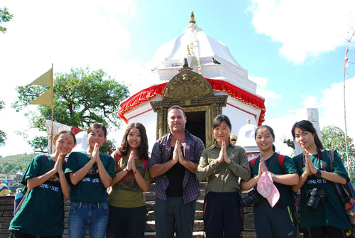 报道团在博卡拉参观印度教重要庙宇之一Bindhyabasini Temple