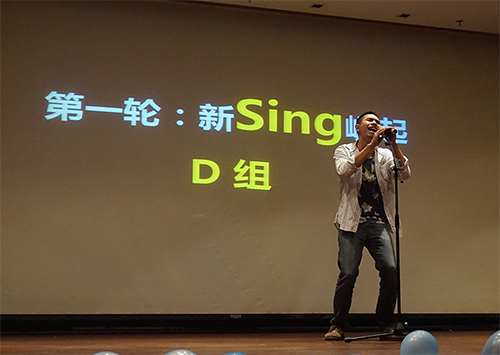 刘鸿杰演唱《故乡》。 (陆婉盈摄)